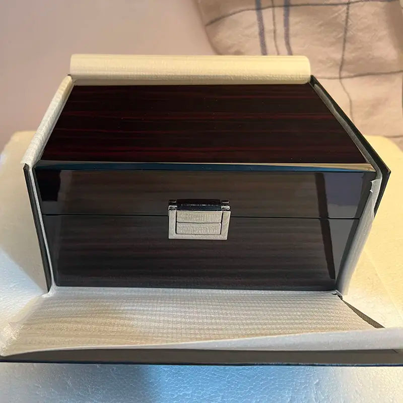 Premium Bamboo Watch Box – Lacquered Solid Wood Display Case | CHRONVAULT™